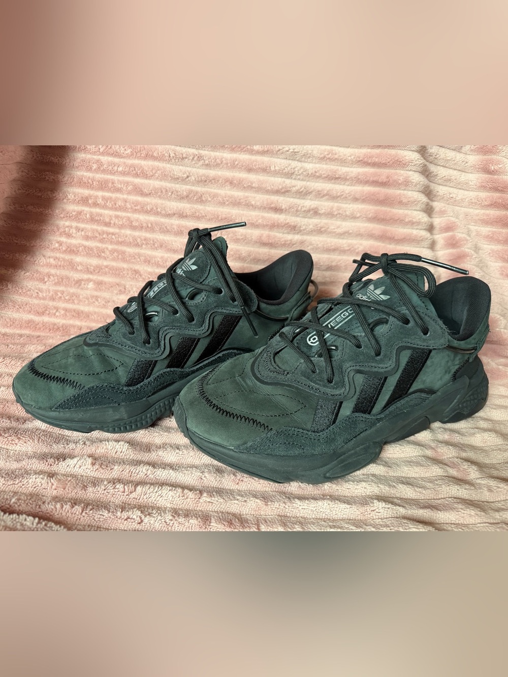 Adidas Women’s Ozweego Black Suede Chunky Sneakers Size 8 - Picture 2 of 5